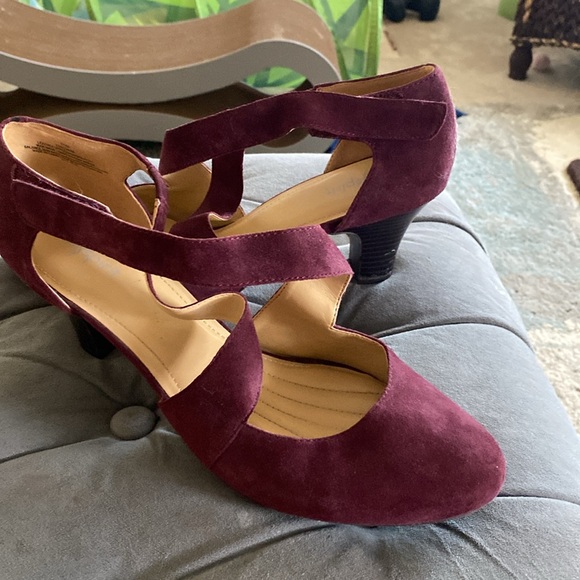 Easy spirit burgundy suede heels with crossover Velcro strap - Picture 5 of 15